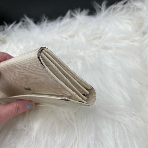 LV Epic Sarah Wallet. Rare White - Picture 4 of 6